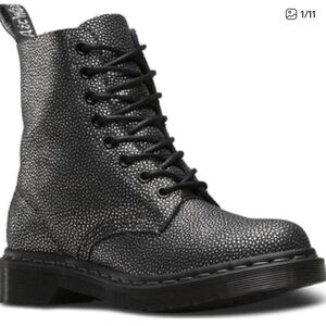 Dr. Martens 1460 Pascal Boots